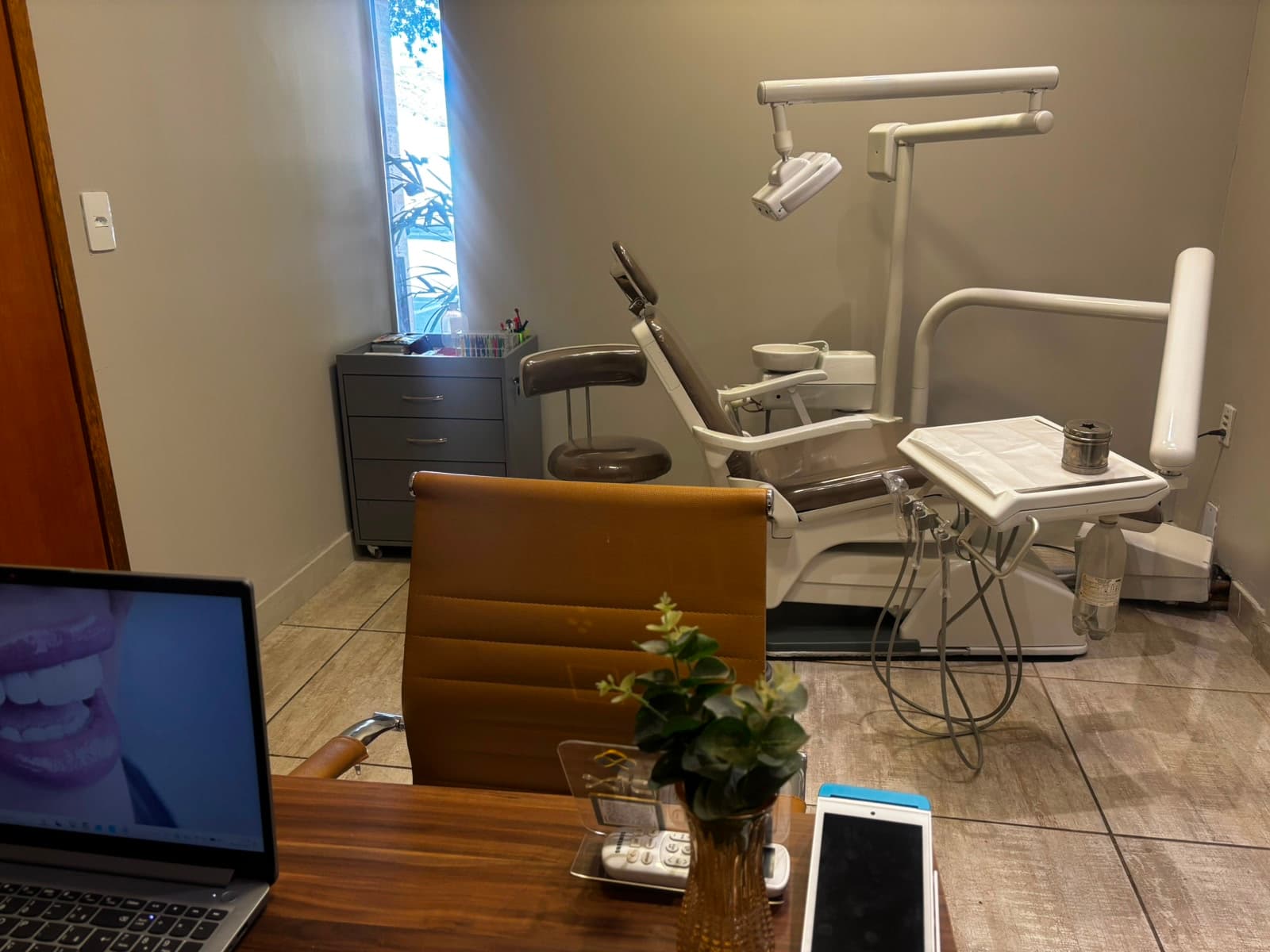 Sala de planejamento da Sencis, onde o caso é conversado antes de qualquer procedimento